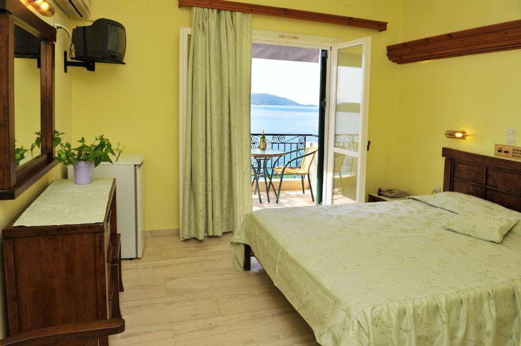 Logan'S Beach Hotel Νυδρί Δωμάτιο φωτογραφία