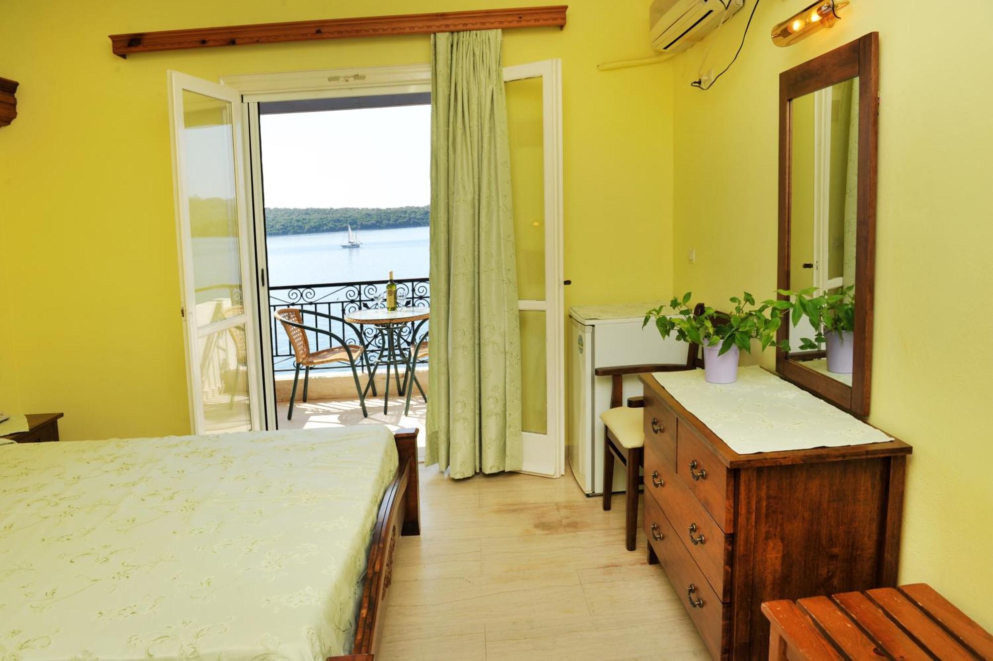 Logan'S Beach Hotel Νυδρί Εξωτερικό φωτογραφία