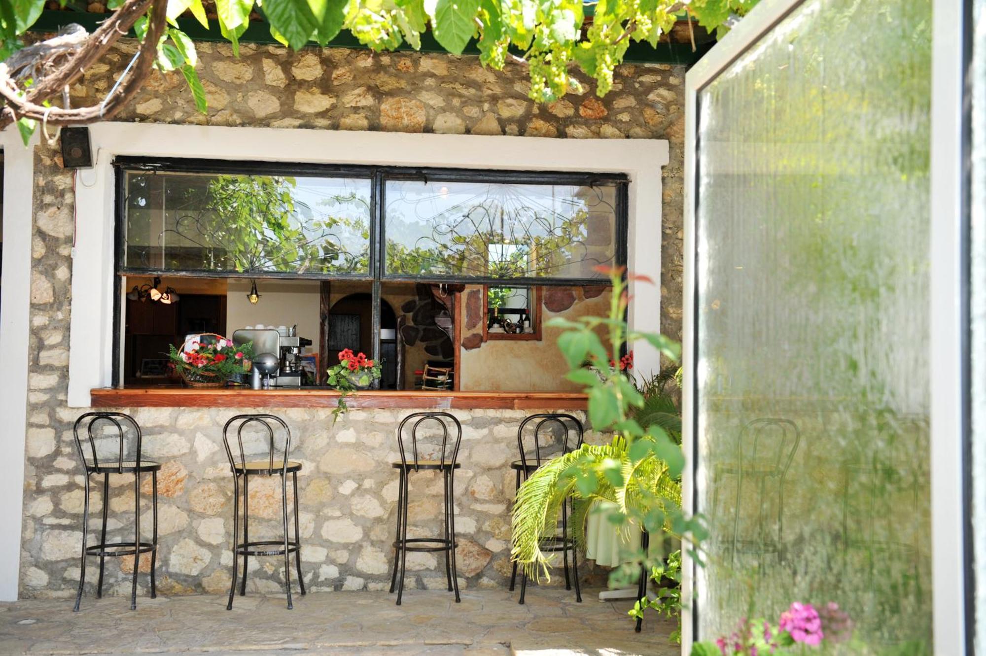 Logan'S Beach Hotel Νυδρί Εξωτερικό φωτογραφία